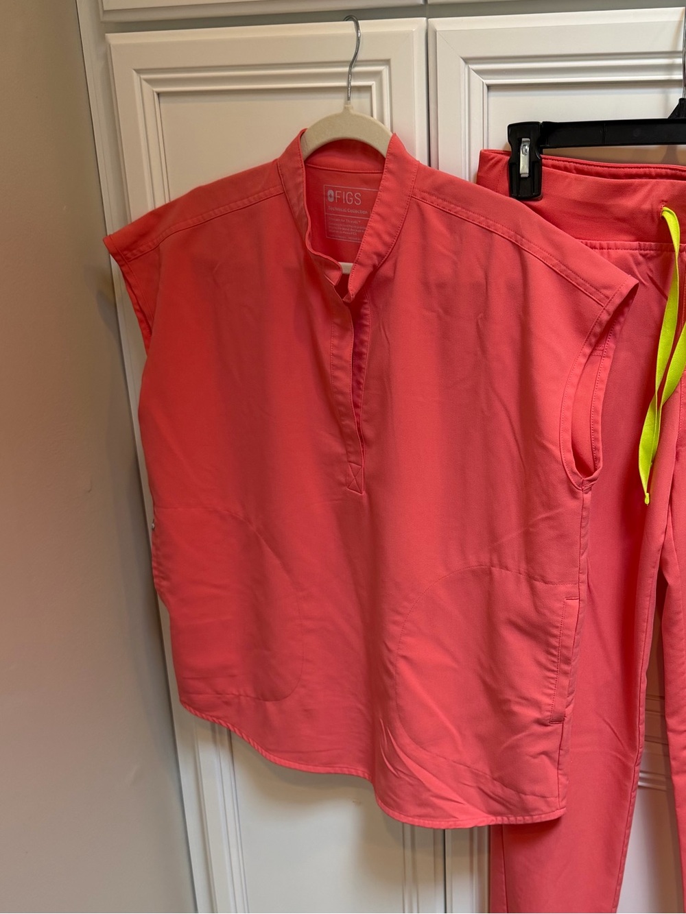 Figs Women's Hot Coral Top